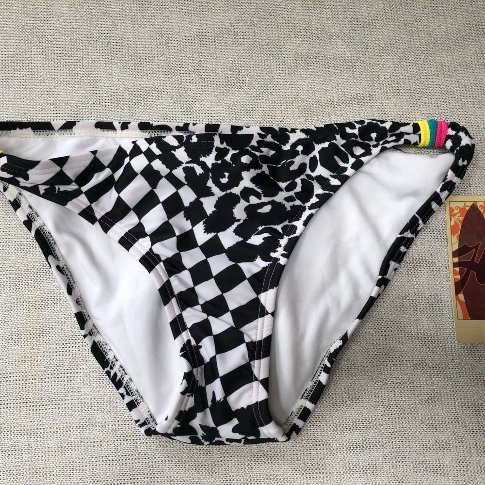 Women bathing suit bottom, Hobie brand size M NWT
